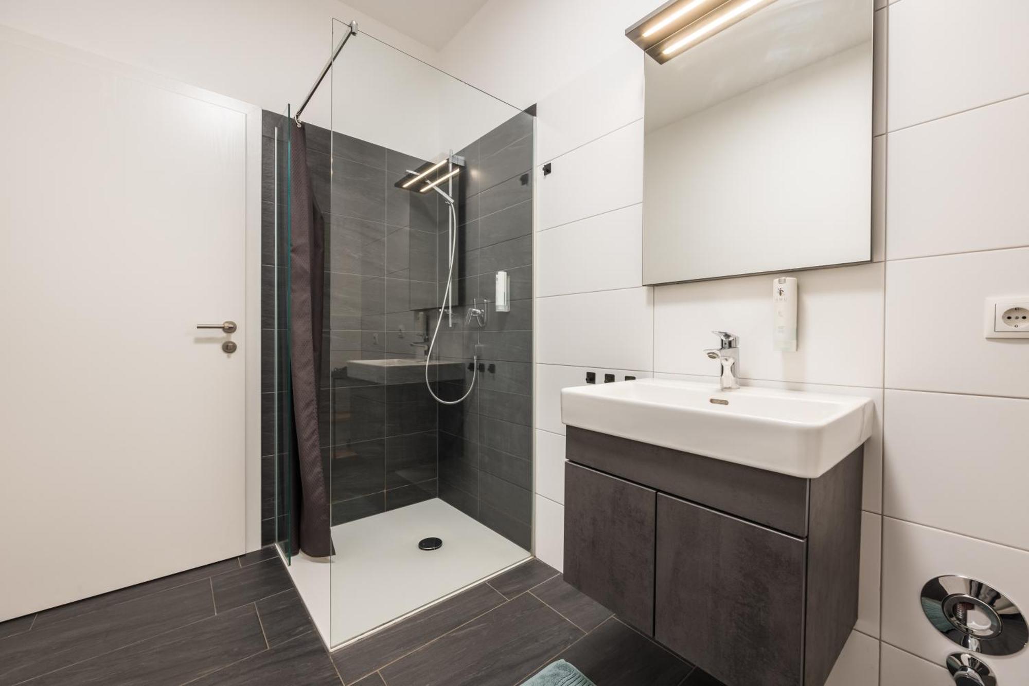 Myquartier Central City Suites 因斯布鲁克 外观 照片